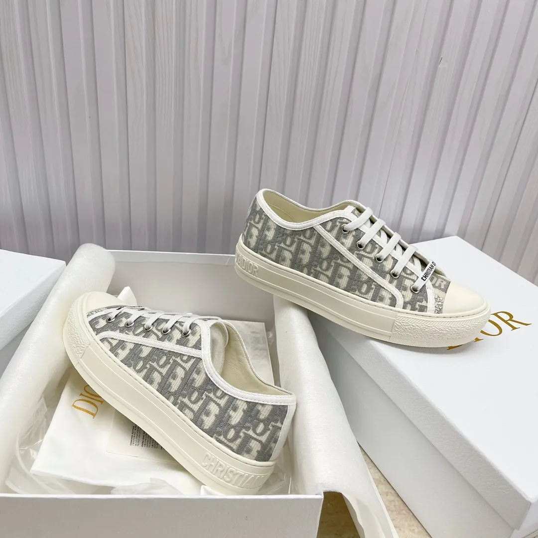 👟👟Ex-factory price 480👟👟 Women's Shoes Women's Clothing Women's Shoes Factory Ready-made high-quality Dior (Dior) flat sneakers with fully embroidered iconic patterns 👟👟 Women's Shoes Women's Clothing ♦️Top quality in the market🎗Hot model in foreign counters🎗Non-common imitation version in the market🎗🔳The fabric is made of Italian🇮🇹imported fabrics❗️Embroidered upper, original mold injection Logo frosted five-pointed star outsole🔳Inside imported lambskin + high elasticity injection molding mold Logo foam feet Code number: 35 to 42